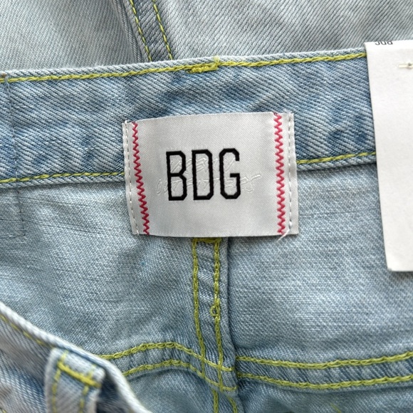 BDG Pitched Waist Denim Shorts. Size 26. NWT. Light Wash. Distressed. - Picture 7 of 14